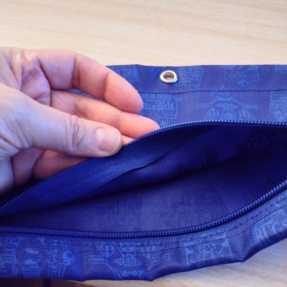 50% OFF! Looney Tunes Kids Blue Canvas Case Pouch Accessory Bag Women Girl Teen - Picture 4 of 13